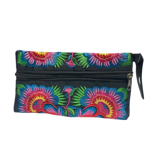 Sabai Jai Floral Embroidered Boho Clutch - Handmade Ethnic Flower Wristlet Purse - Picture 6 of 7